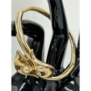 Vintage Avon SH Gold Tone with Faux Pearl Bracelet